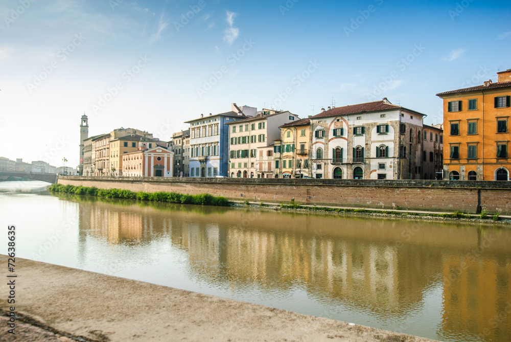 Veduta dei Lungarno Gambacorti di Pisa, Italia