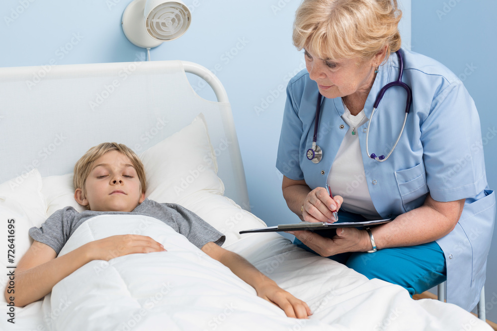 Obraz premium Child sleeping at gurney