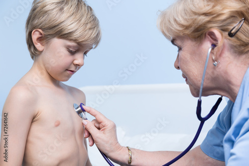 Canvas Print Little boy having examination