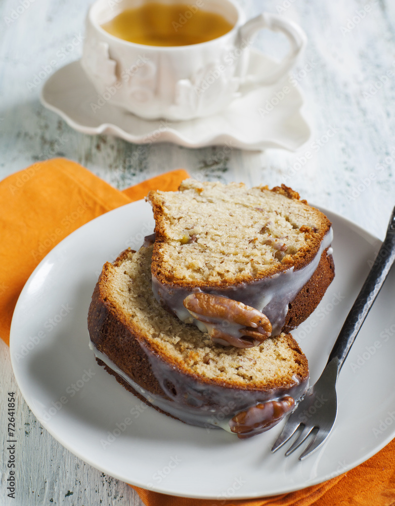 Banana Bundt Cake with pecans Banana Bundt Cake with pecans