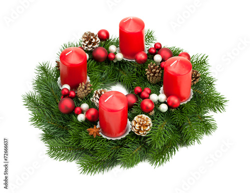 Adventskranz mit roten Kerzen – Stock-Foto | Adobe Stock
