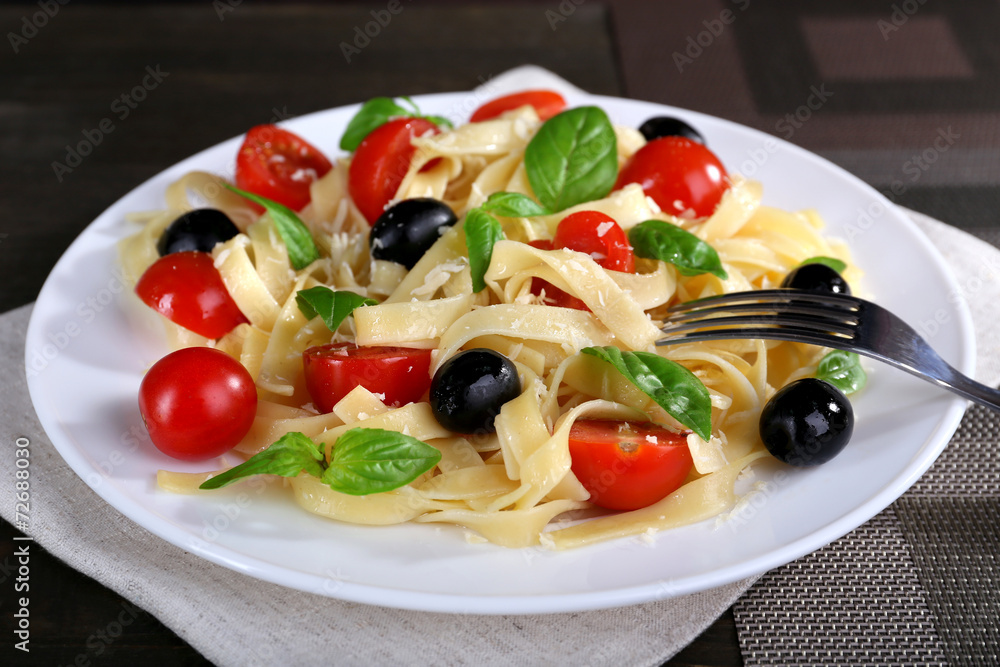 Spaghetti with tomatoes, olives and basil leaves Spaghetti with tomatoes, olives and basil leaves