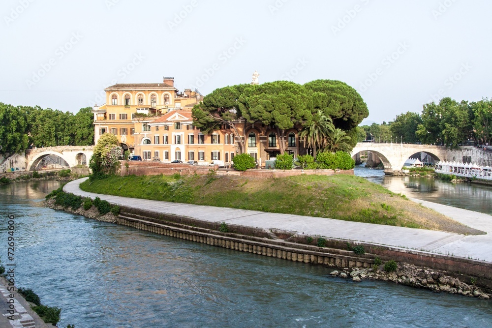 Fototapeta premium Buildings on Isola Tiberina, island in Rome