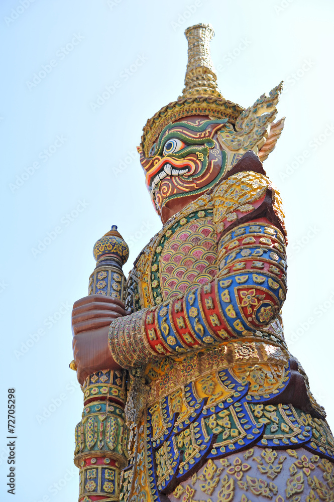 Fototapeta premium Giant Statue at Wat Phar Kaew
