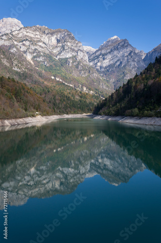 Fototapeta Naklejka Na Ścianę i Meble -  Some italian dolomites reflected in a lake