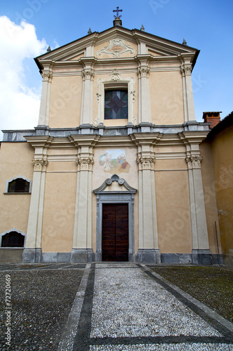 church  in  the somma lombardo old   closed   tower sidewalk it photo