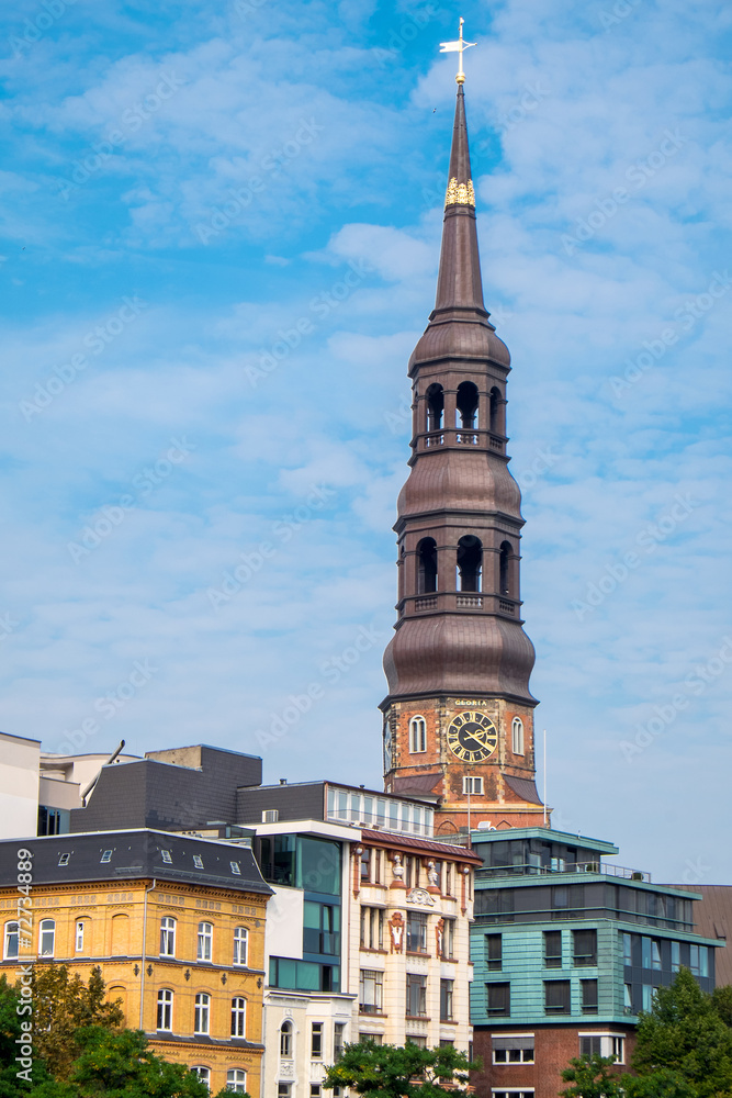 Fototapeta premium Church and houses in Hamburg