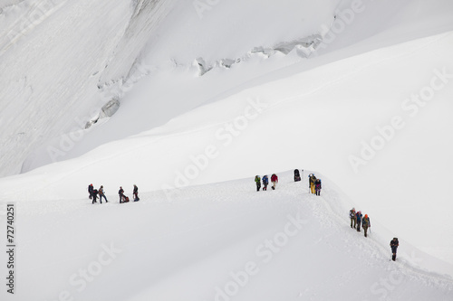 alpinisti sul monte bianco photo