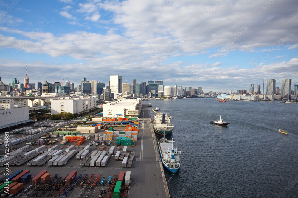 Obraz premium Tokyo Bay and Tokyo port with Tokyo Tower and Tokyo sky tree