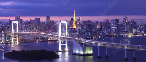 Obraz widok na zatokę Tokio, tęczowy most i wieżę Tokyo Tower