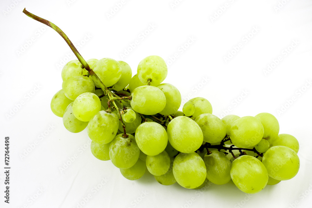 a bunch of white grapes