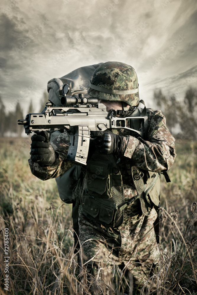 Fototapeta premium soldier at war in the swamp