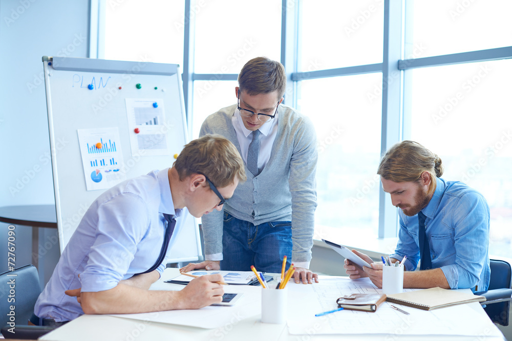 Obraz premium Businessmen at work