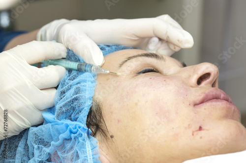 Cosmetic treatment with injection in a clinic