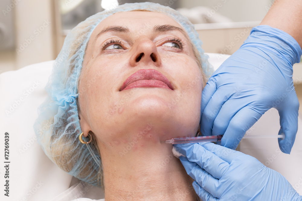 Cosmetic treatment with injection in a clinic Cosmetic treatment with injection in a clinic