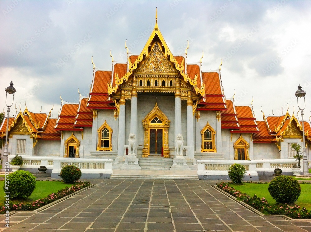 Fototapeta premium Wat Benchamabophit. A famous Temple in bangkok, Thailand.