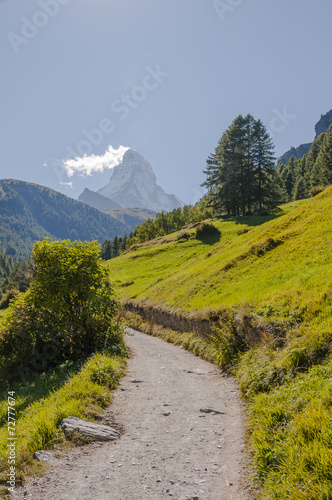 Fototapeta Naklejka Na Ścianę i Meble -  Zermatt, Dorf, Schweizer Alpen, Furi, Sommerwanderung