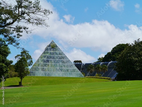 Canvas Print The Pyramid Glasshouse in the Royal Botanic Gardens in Sydney