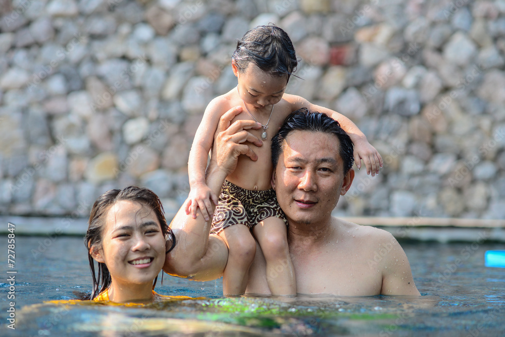 Fototapeta premium Happy Asian father and his child have fun at pool.