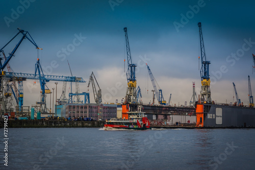 Hamburger Hafen vor dem Regen