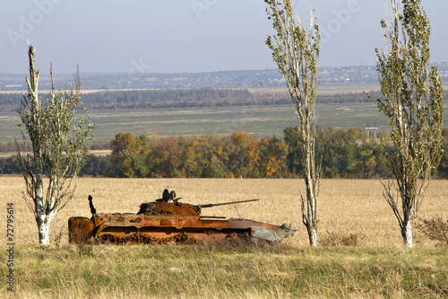 Φωτογραφία Burned infantry fighting vehicle in the trees