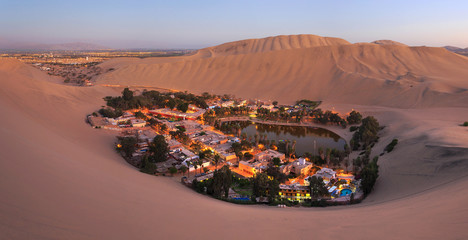 Fototapete Südamerika Oase Huacachina in Atacama Wüste  © sunsinger