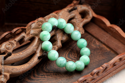 Chinese jade bracelet features