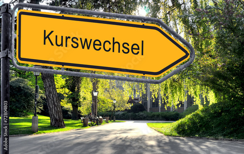 Strassenschild 25 - Kurswechsel