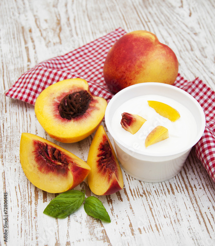 Yougurt with peaches