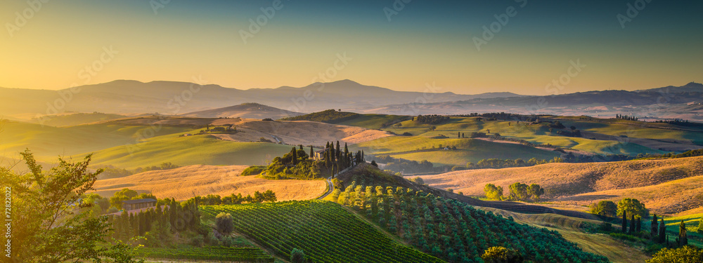 Tuscany landscape panorama at sunrise, Val d'Orcia, Italy - obrazy, fototapety, plakaty 