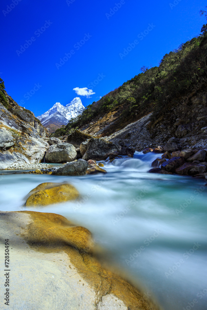Fototapeta premium Snow covered mountains and rocky peaks in Himalaya