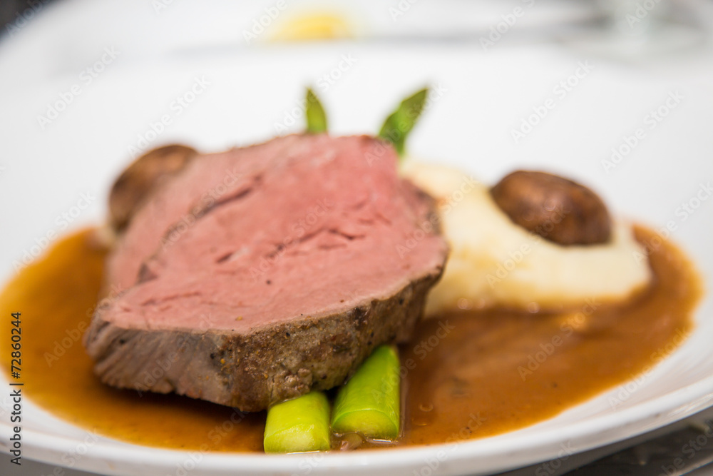 Prime Rib with Asparagus and Mashed Potatoes Prime Rib with Asparagus and Mashed Potatoes