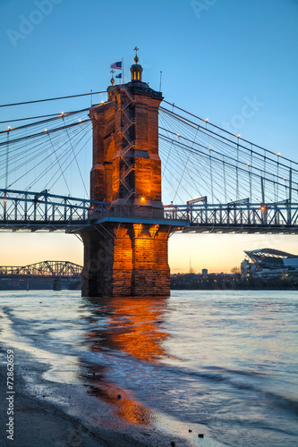Obraz na płótnie John A. Roebling Suspension Bridge in Cincinnati w salonie