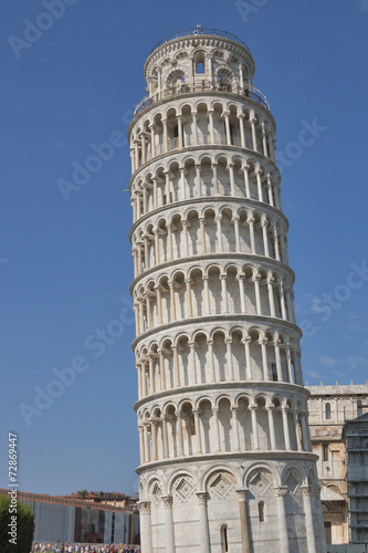 Unrecognized tourists visit Pisa tower