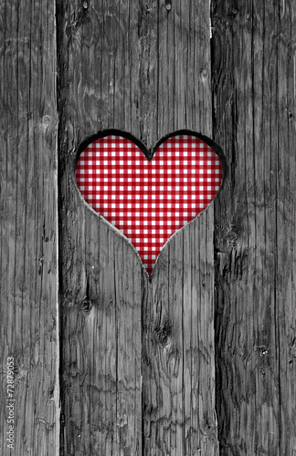 Herz im Holz mit Karostoff