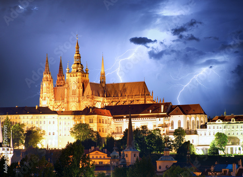 Obraz na plátně Prague castle and Charles bridge at night