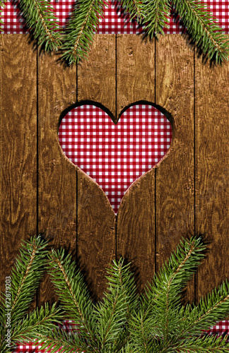 Herz im Holz mit Karostoff
