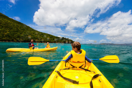 Family kayaking at tropical ocean © BlueOrange Studio