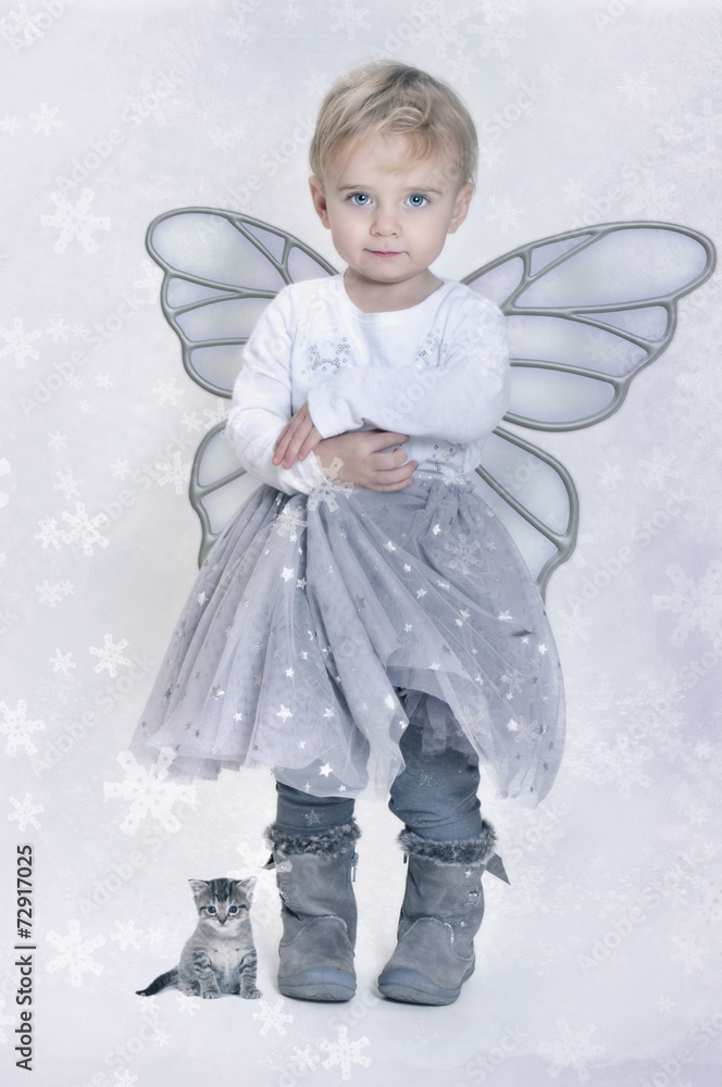 Fototapeta premium toddler fairy and kitten
