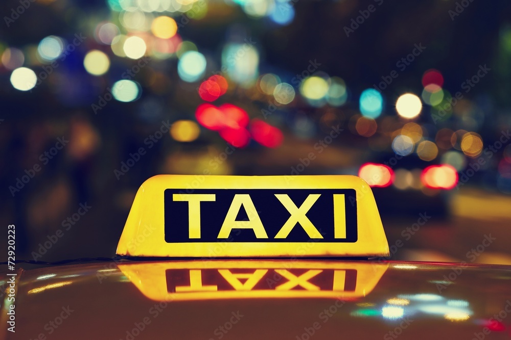 Fototapeta premium Night taxi