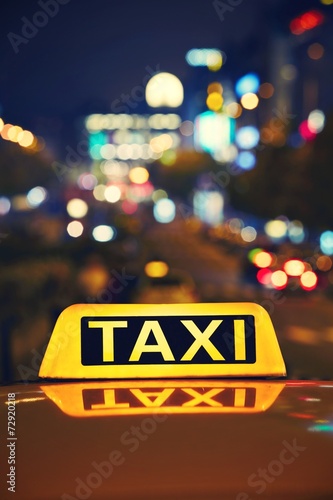 Obraz na plátně Taxi at night