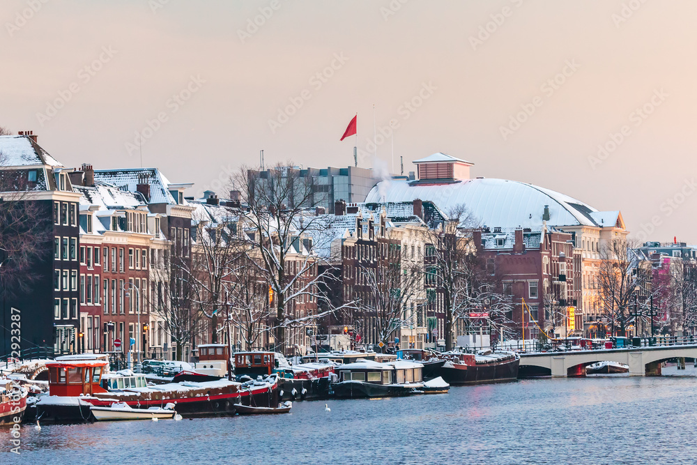 Fototapeta premium Amsterdam winter view with the river Amstel in front