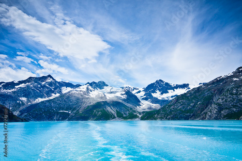 Tableau sur toile Glacier Bay in Mountains in Alaska, United States