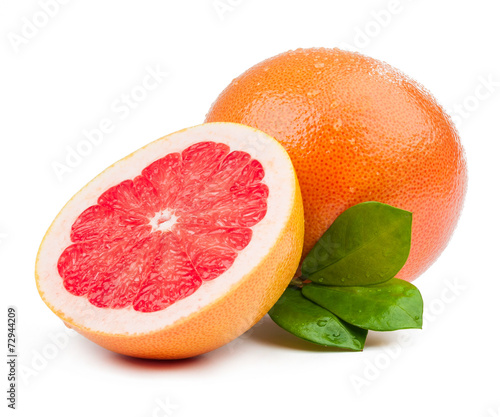 Valokuva grapefruit and slice with leaves isolated