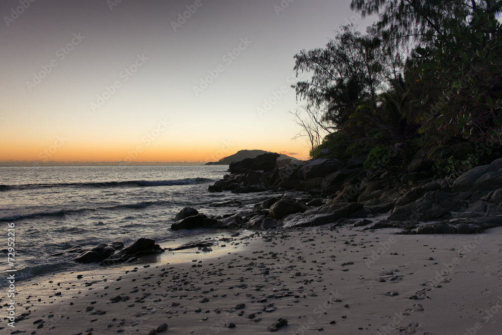 Obraz premium Stones at the Seashore of Mahe Island, Seychelles