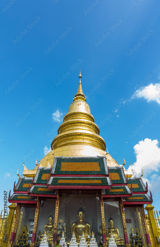Naklejka premium golden pagoda