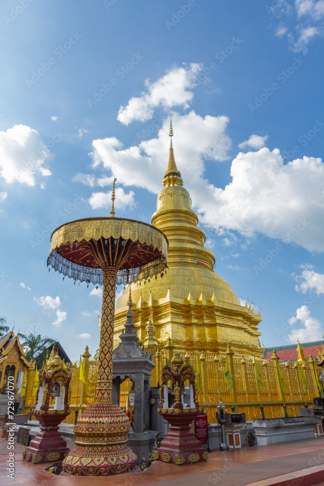 Fototapeta premium golden pagoda