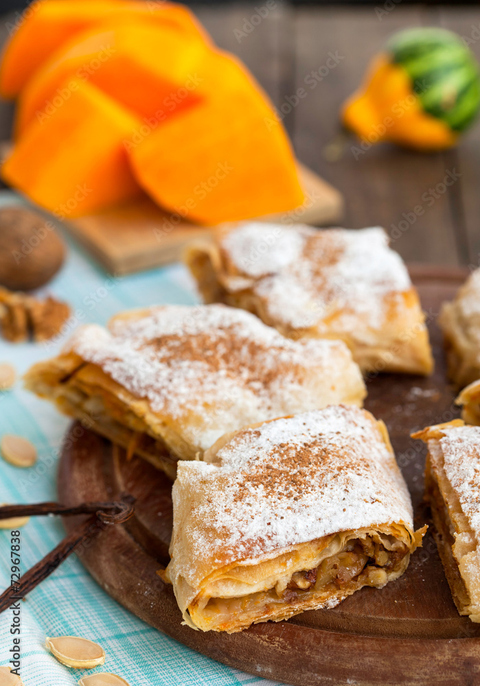 Sweet pumpkin cake with vanilla and walnuts Sweet pumpkin cake with vanilla and walnuts