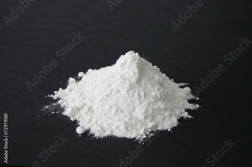 narkotyki, proszek, biały na czarnym tle, mąka, sól, kokaina, cukier, czysty,   photo