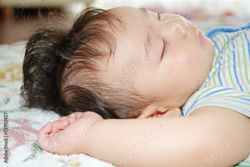 昼寝をしている赤ちゃん